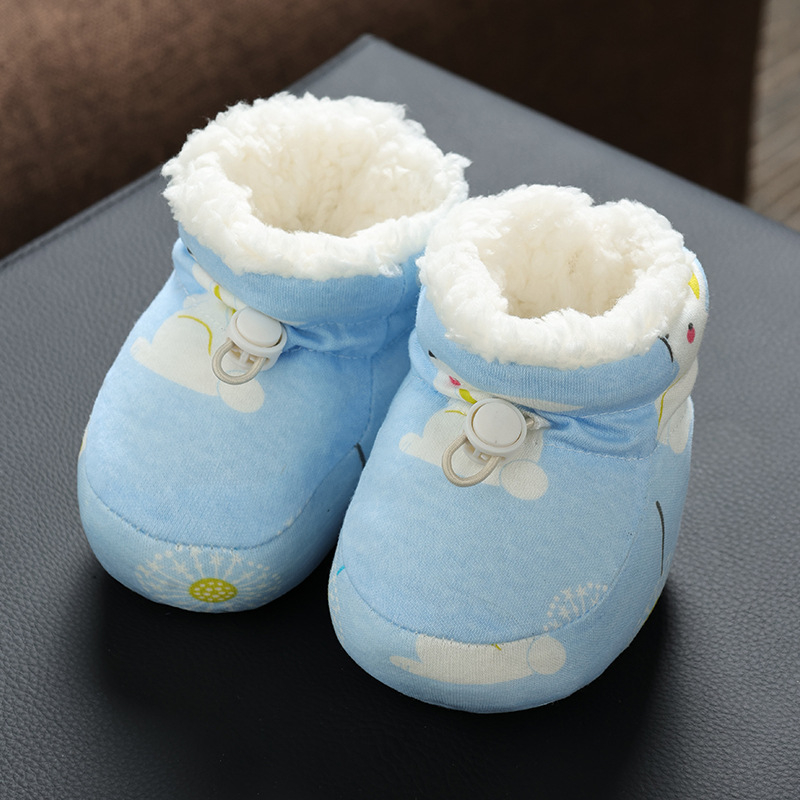 Бебешки памучни обувки и чорапи с антинадраска защита за крачетата и меки подметки, зимен сезон, с мультяшен дизайн