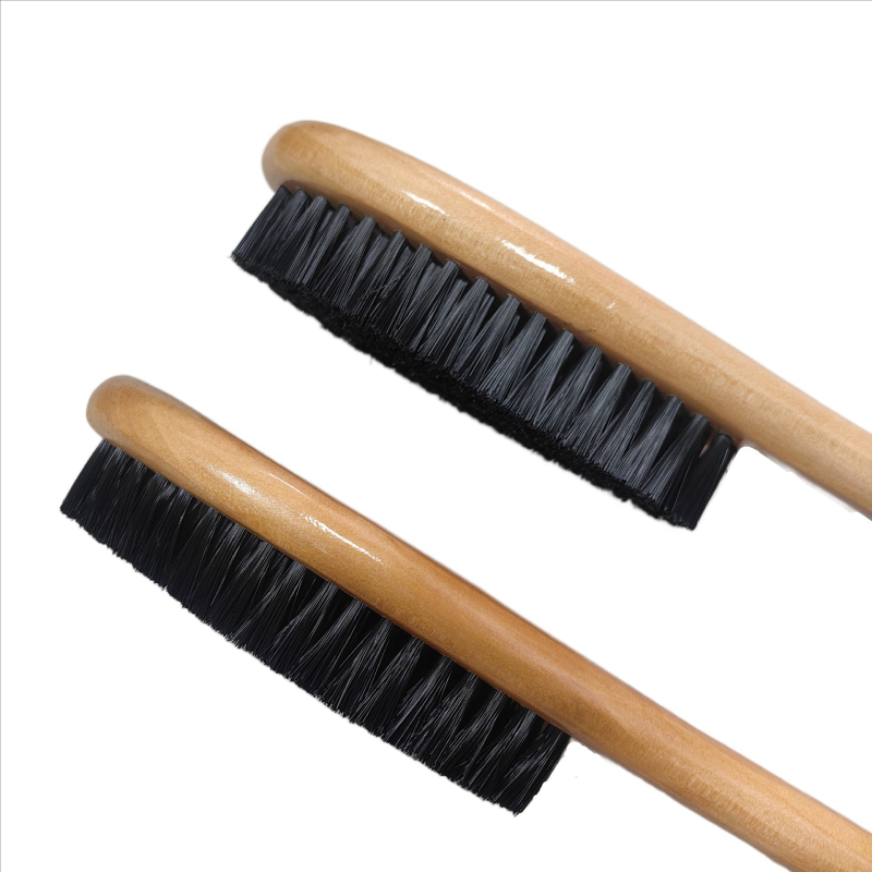 Drveni cipohvat i četka za odjeću s dugim držalom — Brand Trendy, Model Clothes brush and shoehorn