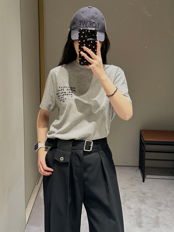 Pamut póló hímzéssel, anime mintával, kerek nyakú, rövid ujjú, laza szabás