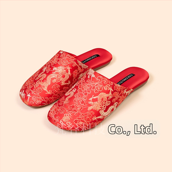 Unisex domáce papuče, vrchný materiál hodváb, hrúbka podrážky 1,5–3,5 cm, antišmykové a priedušné