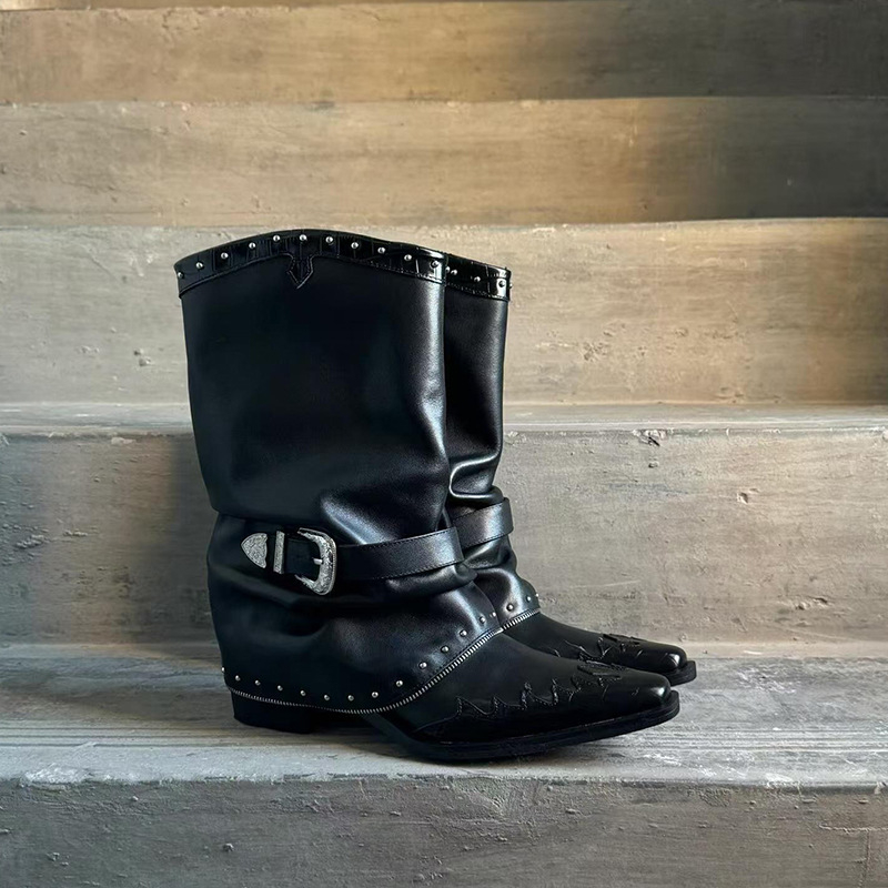 Ženske punk čizme s oštrim vrhom, srednja visina potpetice 3–5 cm, kožni gornji dio, gumeni potplat, podstava od mikrovlakana