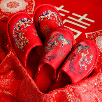 Par zimskih papuča s svilnim gornjim dijelom, EVA potplatom, protuklizne i tople