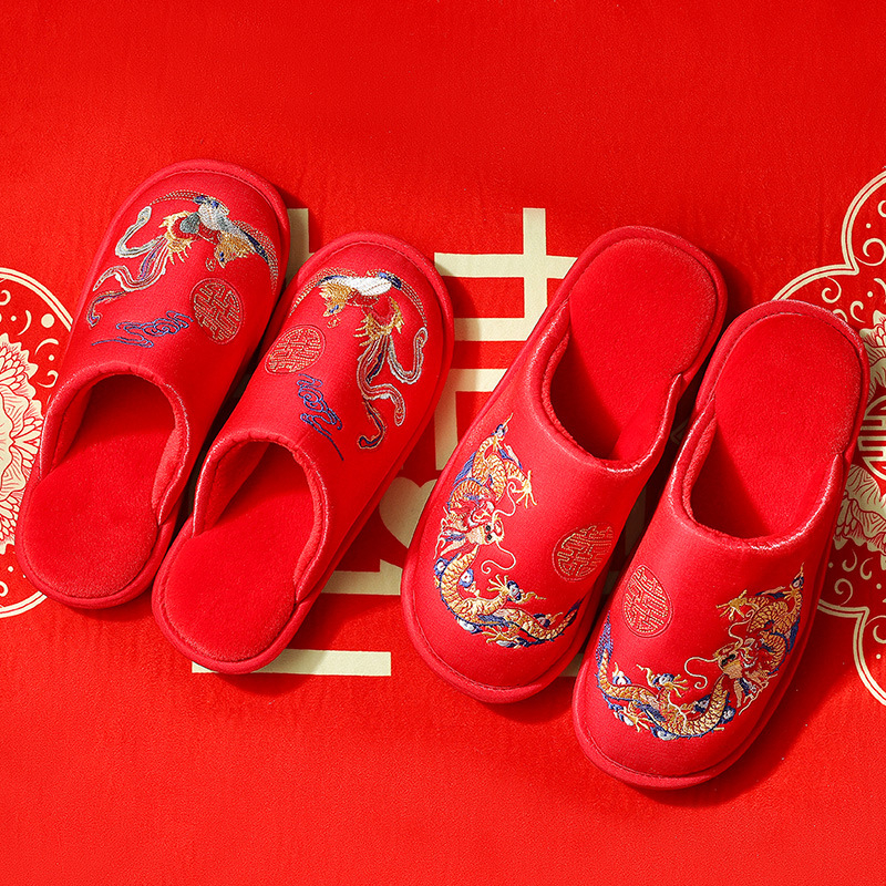 Par zimskih papuča s svilnim gornjim dijelom, EVA potplatom, protuklizne i tople