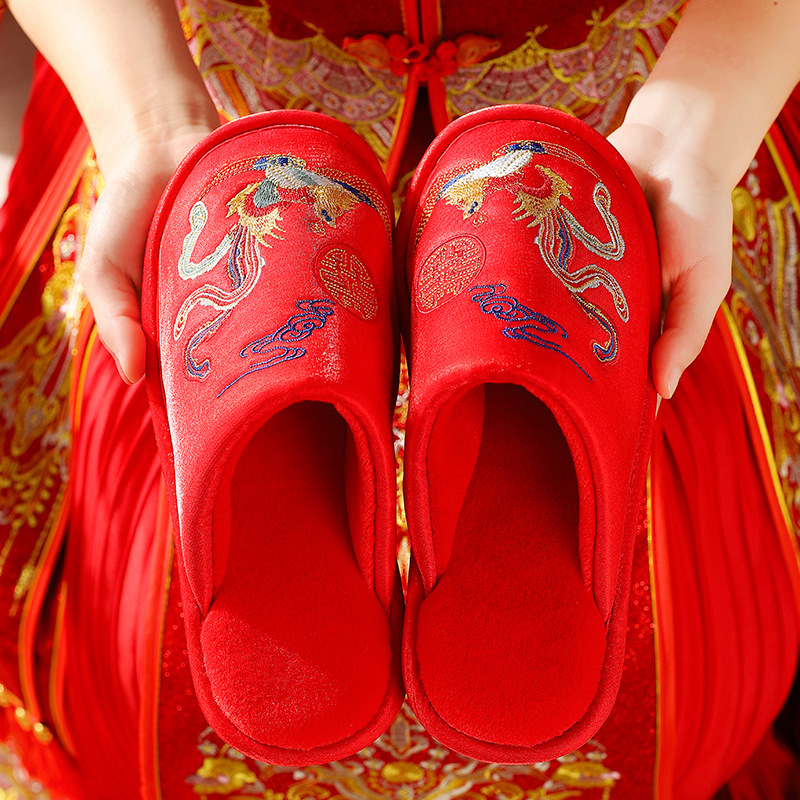 Par zimskih papuča s svilnim gornjim dijelom, EVA potplatom, protuklizne i tople