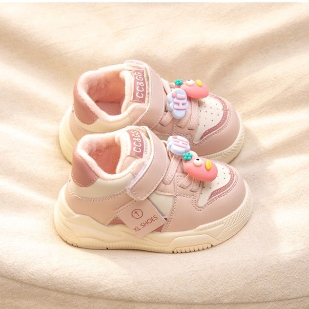 Mini lányoknak szánt magas szárú sportcipő - felső rész műbőr, talp szintetikus gumi, rajzfilm minta