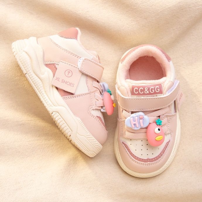 Mini lányoknak szánt magas szárú sportcipő - felső rész műbőr, talp szintetikus gumi, rajzfilm minta