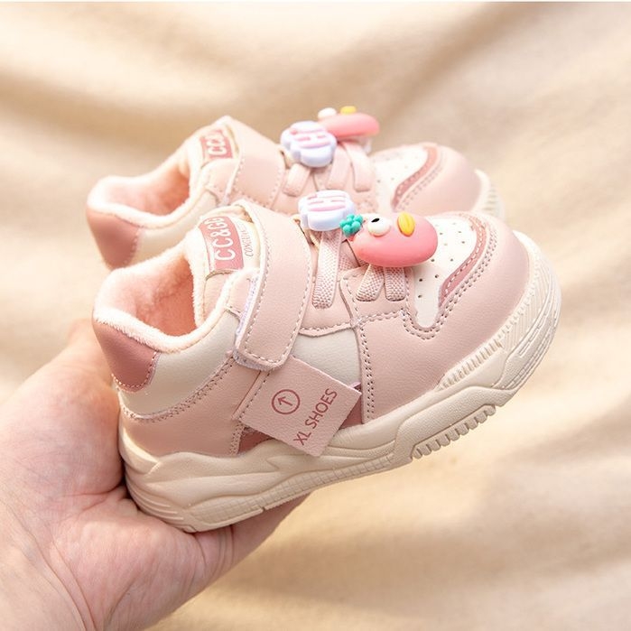 Mini lányoknak szánt magas szárú sportcipő - felső rész műbőr, talp szintetikus gumi, rajzfilm minta