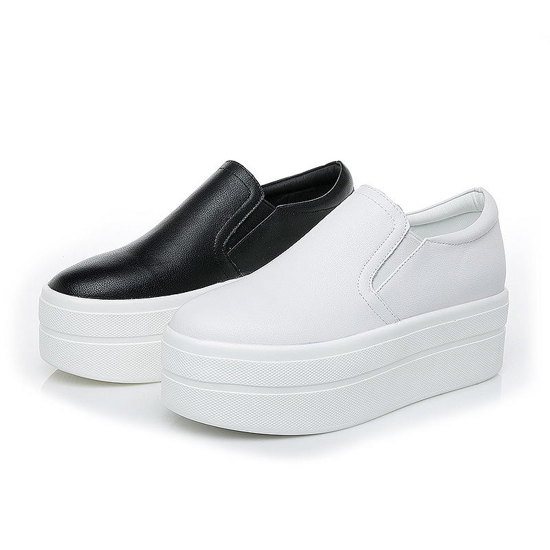 Ženske platforme od prave kože s unutarnjim povećanjem visine, slip-on s elastičnom trakicom, zaobljeni vrh, PU ulošak, visina pete 6–8 cm.