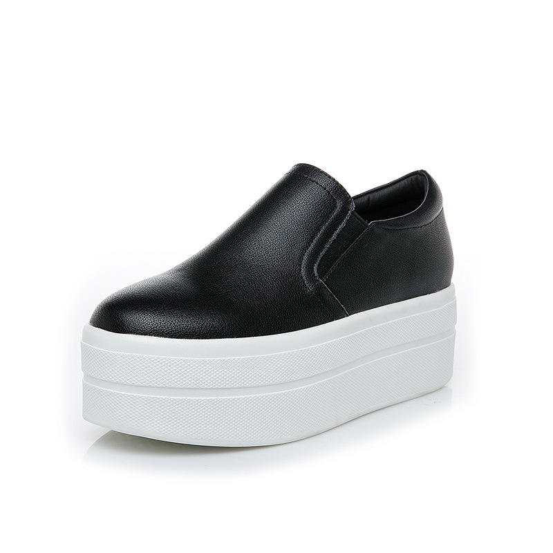 Ženske platforme od prave kože s unutarnjim povećanjem visine, slip-on s elastičnom trakicom, zaobljeni vrh, PU ulošak, visina pete 6–8 cm.