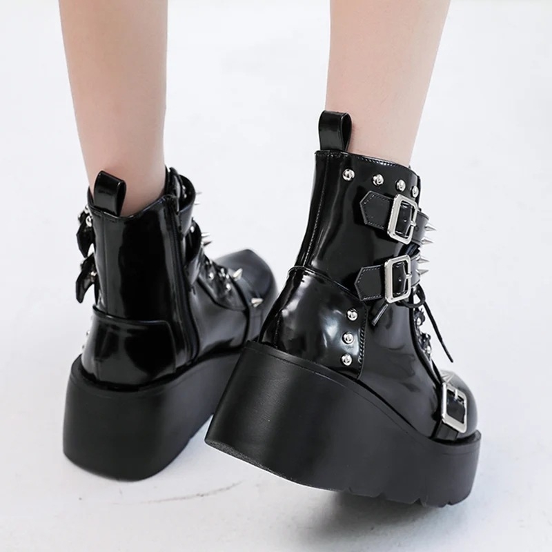 Ženske Martin cipele u punk stilu s klinovim petom 6-8 cm, PU gornji dio, gumeni đon, bočni zatvarač, okrugli vrh