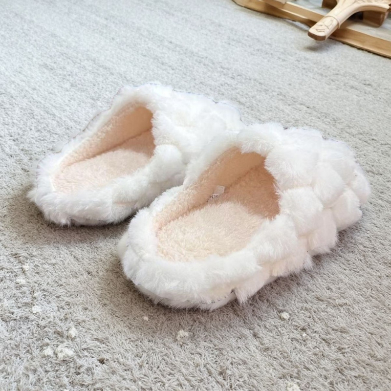 Uniszex kockás papucs suede felsővel, textil talppal és bélésével, mindennapi beltéri és kültéri használatra