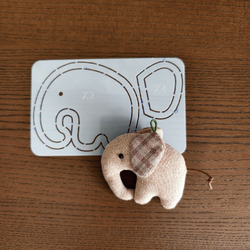 DIY mekani šabloni za crtanje i patchwork — motivi: malo konje, malo slonče, dragonfly; oblici za baseball kapu i novčanik za kovanice