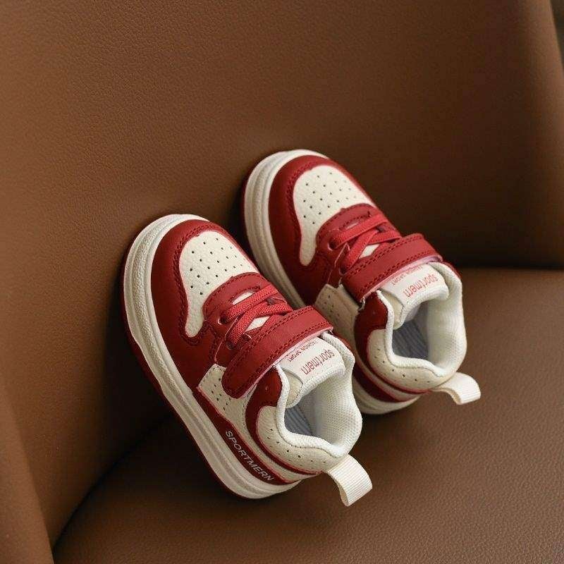 Pantofi sport pentru copii, slip-on, din piele artificială, talpă de cauciuc, înălțime medie (3–7 cm), închiderea Velcro, respirabili și antiderapante