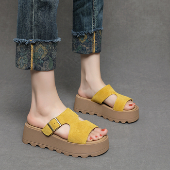 Kožne sandale s kožnim gornjim dijelom, okrugli vrh, potplat od poliuretana, bez podstavka, ljeto 2025