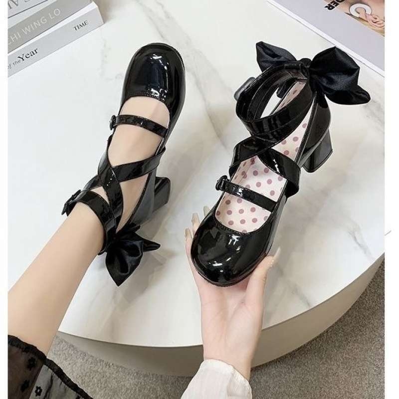 Cosplay Mary Jane cipele - zaobljeni vrh prsta, EVA gornji dio, srednja visina potpetice 3–5 cm, kvadratna potpetica 3–5 cm, kopča remena