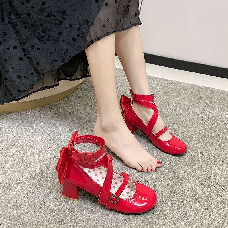 Cosplay Mary Jane cipele - zaobljeni vrh prsta, EVA gornji dio, srednja visina potpetice 3–5 cm, kvadratna potpetica 3–5 cm, kopča remena