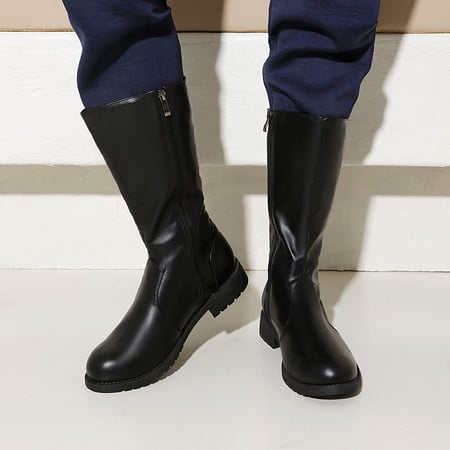 Cizme de cavaler Martin: vârf rotund; toc mic 1–3 cm; partea superioară PU sintetic; talpă cauciuc; căptușeală interioară pluș artificial scurt