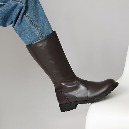 Cizme de cavaler Martin: vârf rotund; toc mic 1–3 cm; partea superioară PU sintetic; talpă cauciuc; căptușeală interioară pluș artificial scurt