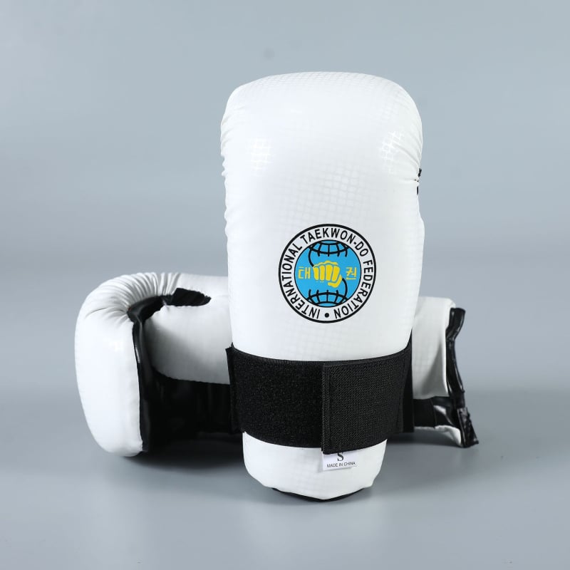 ITF Taekwondo rukavice i zaštitne navlake za stopala za natjecateljsku pripremu – zaštitni dijelovi: dlan, zglob, lakat, gležanj; materijal: poliestersko vlakno