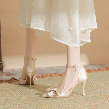 Pantofi stiletto din satin, cu vârf ascuțit, închidere cu cataramă liniară, toc de 6-8 cm