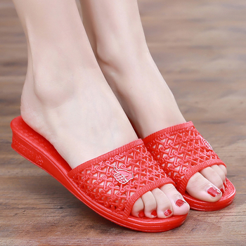 Papuci de interior pentru femei - antiderapante, respirante, rezistente la uzură; partea superioară din plastic; talpă PVC turnată prin injecție