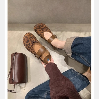 Női Mary Jane cipő, leopard mintás, belső emelés, négyszögletes orr, velúr felsőrész, középmagas sarok 3-6 cm