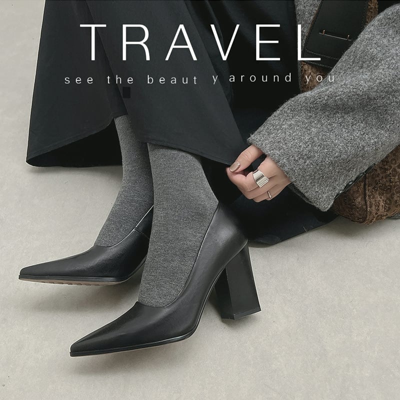 Pantofi cu toc înalt, vârf ascuțit, din piele de vacă de primă calitate, toc gros (>8 cm), talpă din tendoane de vițel