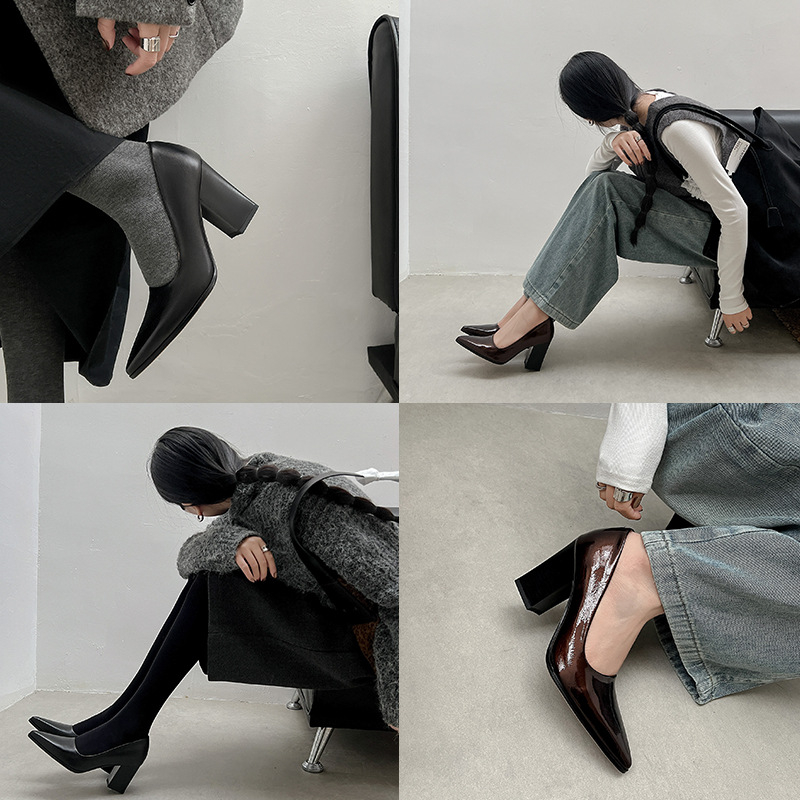 Pantofi cu toc înalt, vârf ascuțit, din piele de vacă de primă calitate, toc gros (>8 cm), talpă din tendoane de vițel