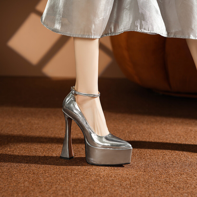 Pantofi de banchet pentru femei – vârf ascuțit, piele naturală pe exterior, toc 6–8 cm, închidere cu cataramă pe o bandă