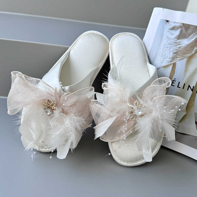 Papuci de damă satin cu funda cu pene, stil coreean, partea superioară din plastic, talpă TPR, moi, antiderapante