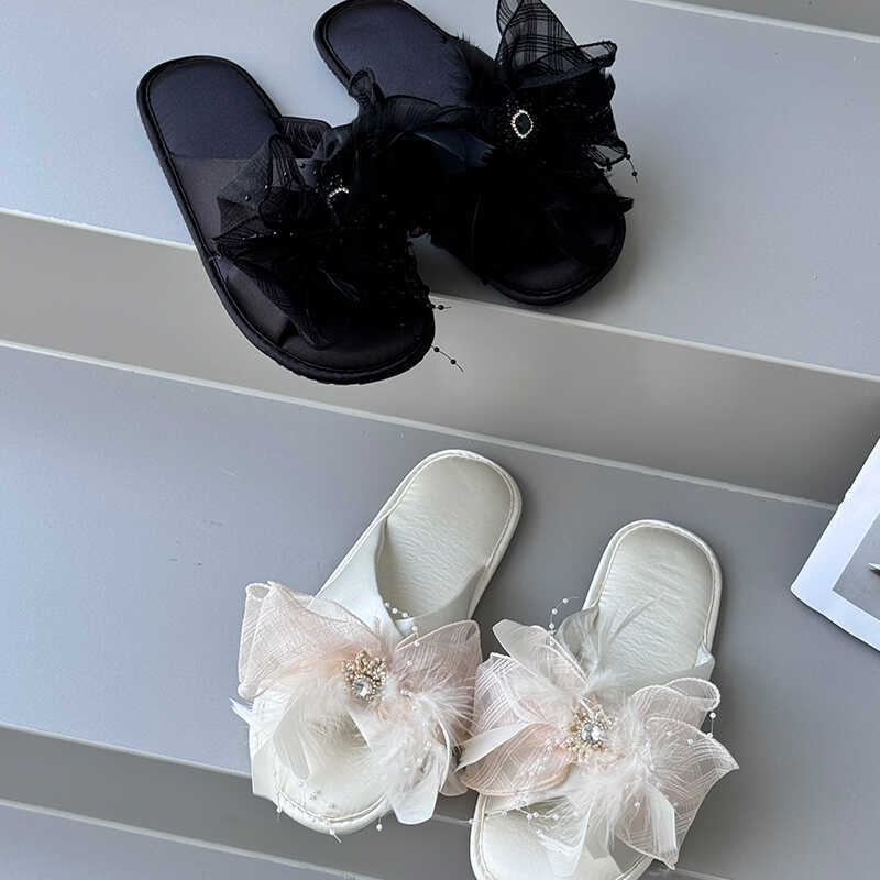 Papuci de damă satin cu funda cu pene, stil coreean, partea superioară din plastic, talpă TPR, moi, antiderapante