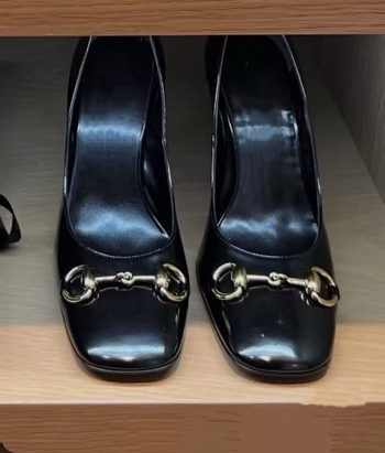 Ženske mule s kvadratnim vrhom, PU gornji dio, 6–8 cm visokim petom, slip-on dizajn, podstava od ovčje kože