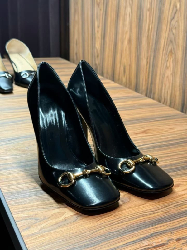 Ženske mule s kvadratnim vrhom, PU gornji dio, 6–8 cm visokim petom, slip-on dizajn, podstava od ovčje kože