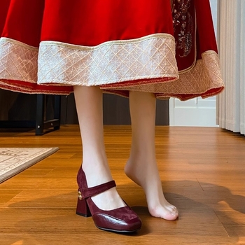 Ženske Mary Jane cipele – kvadratni vrh, gornji dio od mikrovlakana, debeli pet od 6–8 cm, zatvaranje Velcro