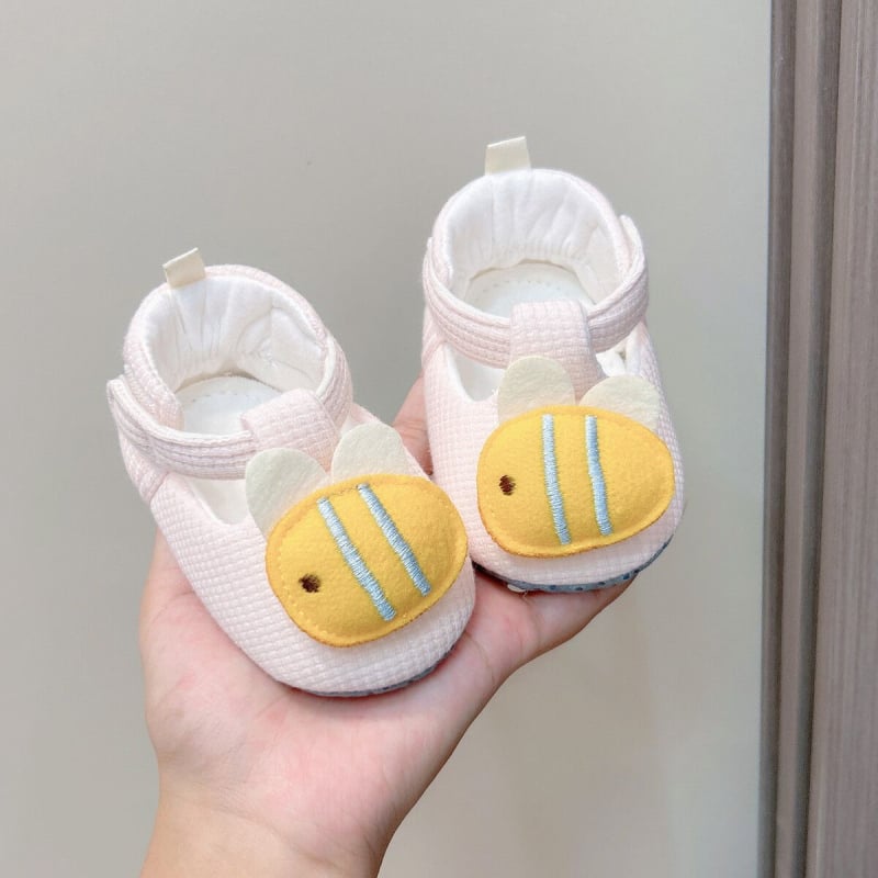 Fiúknak készült kisgyermek sportcipő, hálós felsőrész, csúszásmentes talp, rajzfilms stílus, 12–36 hónapos korosztály