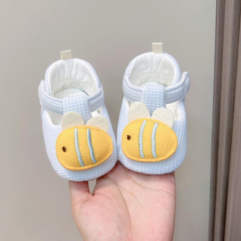 Fiúknak készült kisgyermek sportcipő, hálós felsőrész, csúszásmentes talp, rajzfilms stílus, 12–36 hónapos korosztály