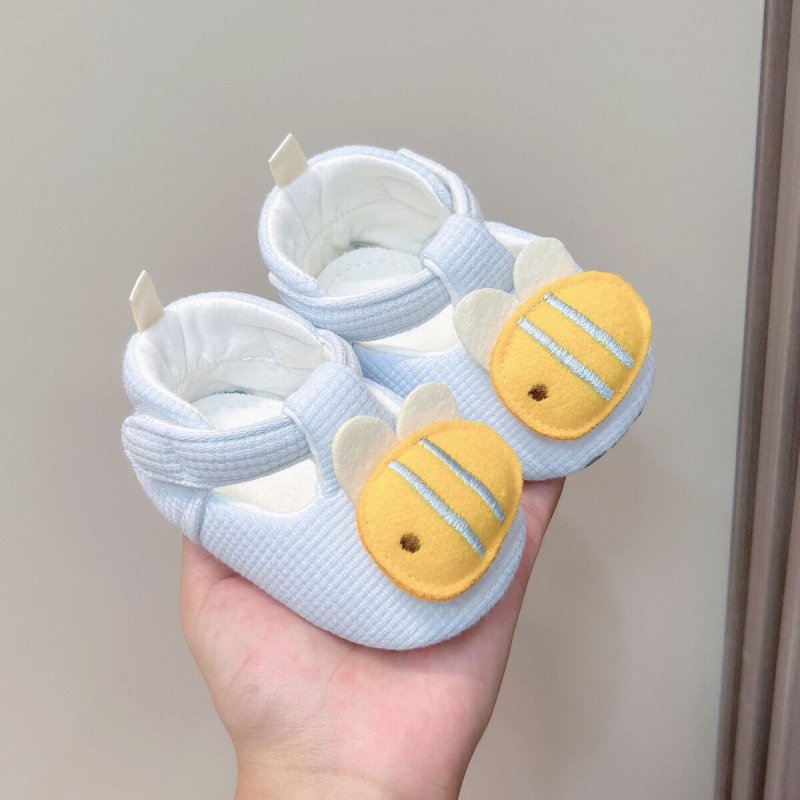 Fiúknak készült kisgyermek sportcipő, hálós felsőrész, csúszásmentes talp, rajzfilms stílus, 12–36 hónapos korosztály