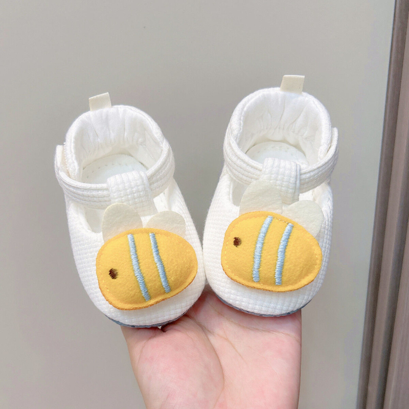 Fiúknak készült kisgyermek sportcipő, hálós felsőrész, csúszásmentes talp, rajzfilms stílus, 12–36 hónapos korosztály