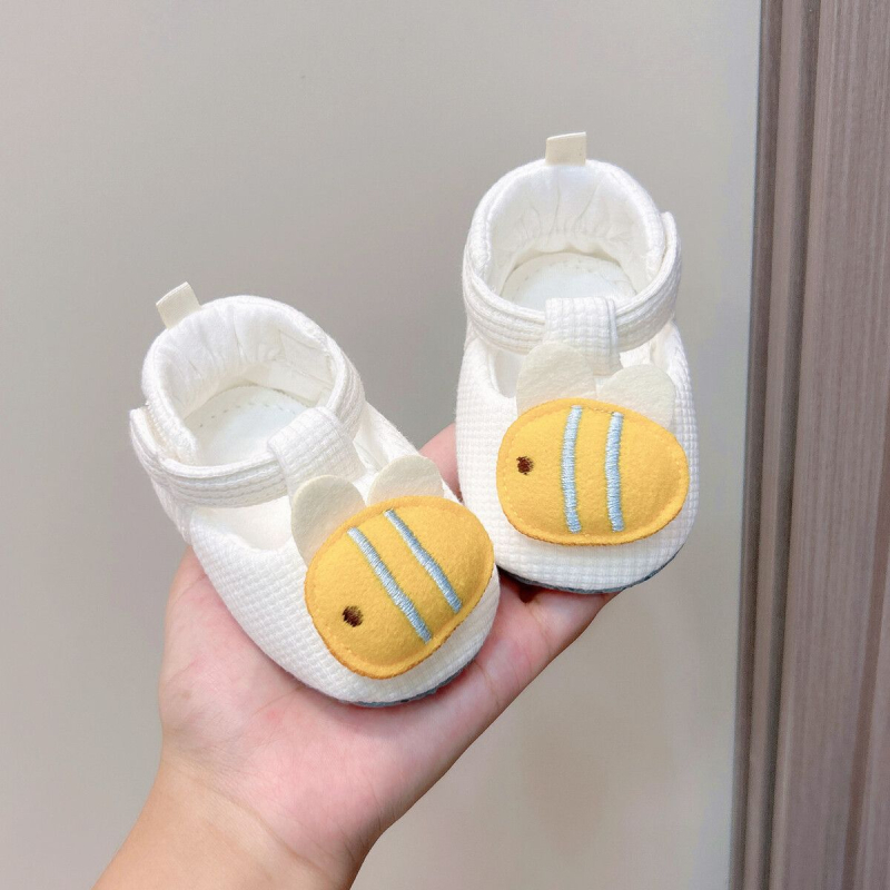 Fiúknak készült kisgyermek sportcipő, hálós felsőrész, csúszásmentes talp, rajzfilms stílus, 12–36 hónapos korosztály