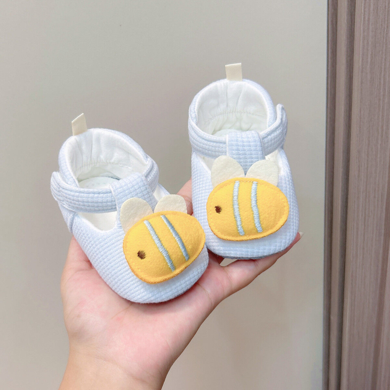 Fiúknak készült kisgyermek sportcipő, hálós felsőrész, csúszásmentes talp, rajzfilms stílus, 12–36 hónapos korosztály