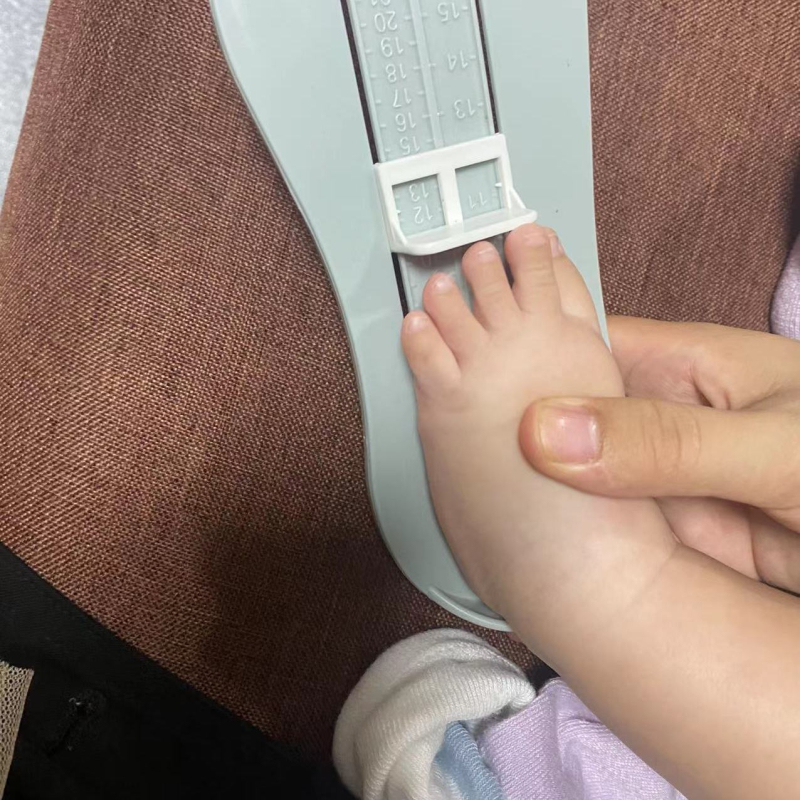 Dječje tenisice s mekom potplatom, cartoon dizajn; gornji materijal sintetička koža; potplat TPR; debeli potplat; zatvaranje okretanjem gumba