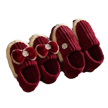 Uniszex béléses beltéri papucs vastag PVC talppal, velúr felsőrésszel, hátsó sarkantyúval; meleg, csúszásmentes, kopásálló; téli–őszi–tavaszi időszakra; talp vastagsága 1.5–3.5 cm; párok számára