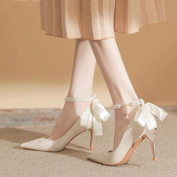 Ženske cipele s kitten heel, PU gornji dio, ulošak od mikrovlakana kože, gumeni potplat — minimalistički profesionalni stil