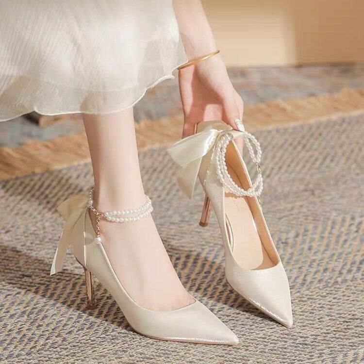 Ženske cipele s kitten heel, PU gornji dio, ulošak od mikrovlakana kože, gumeni potplat — minimalistički profesionalni stil