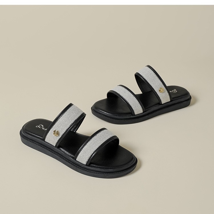 Vintage stílusú női szandál, slip-on kialakítás, PU felsőrész, gumírozott talp, pamut bélés