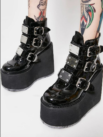 Pantofi cu platformă Lolita Punk Cosplay — vârf ascuțit, partea superioară PU, talpă din material compozit, platformă cu toc tip tort, înălțime toc peste 8 cm