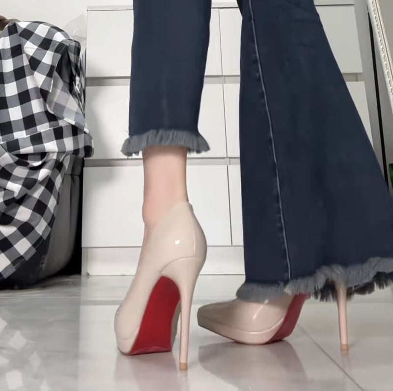 Ženske visoke pete – špičasti nos, patent koža na gornjoj strani, ultra visok pet iznad 8 cm, gumena potplat, slip-on dizajn