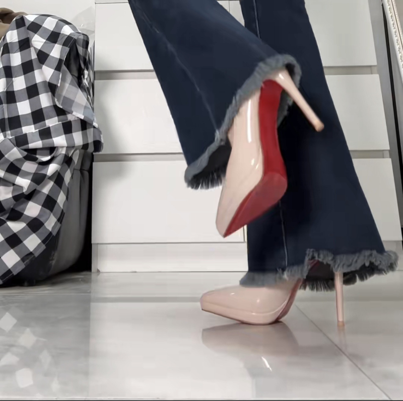 Ženske visoke pete – špičasti nos, patent koža na gornjoj strani, ultra visok pet iznad 8 cm, gumena potplat, slip-on dizajn