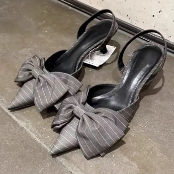 Sandale cu toc înalt, vârf ascuțit, partea superioară din satin, toc subțire 6–8 cm, talpă din cauciuc