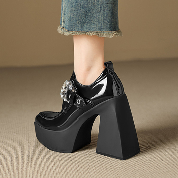 Pantofi Mary Jane — vârf rotund, toc mediu 3–6 cm, partea superioară din piele de vită, talpă din tendon de vită, căptușeală din piele de porc